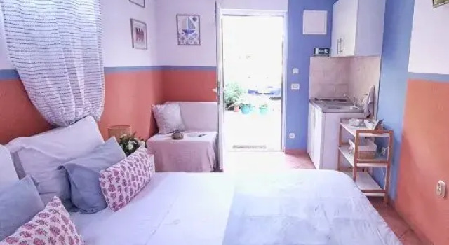 Студия Studio Apartments Roza - A Charming Oasis in the Centre of Makarska
