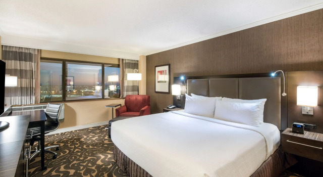 Номер Deluxe Sonesta Los Angeles Airport LAX