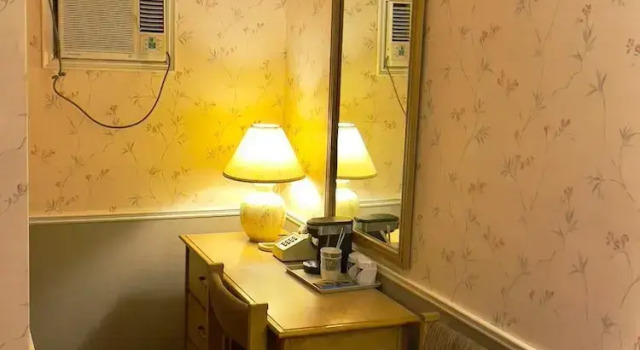 Adams Motel