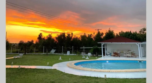 Family Maisonette with pool #2, Book Hotel Nea Potidaea 