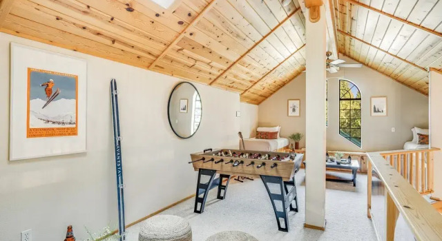 Cherrywood Gorgeous Cottage Surrounded by Pine Trees w/ Hot Tub