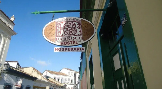 Barroco Hostel, Забронировать Хостел Хостелы Сан-Жуан-дел-Рей, Хостел