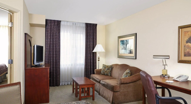 Двухместный люкс c 1 комнатой Staybridge Suites Milwaukee Airport South by IHG