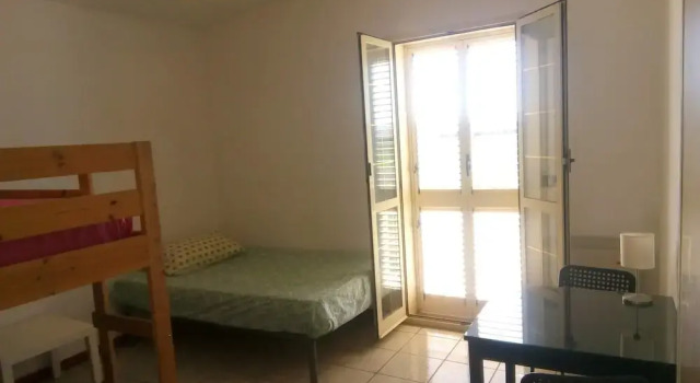 Double Room for Rent With Private Bathroom, Prenota Affittacamere Hotel a Molise con parcheggio, Parcheggio