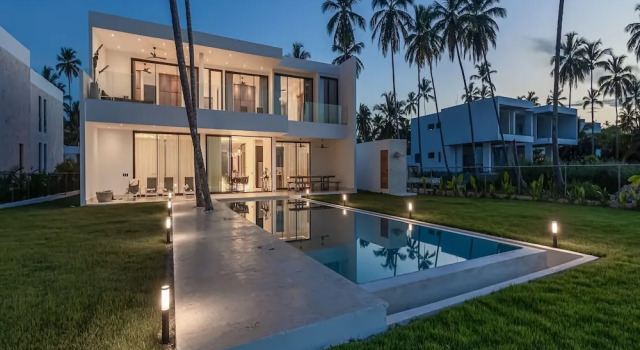 Вилла A Tale of Luxury Serenity and Oceanfront Bliss