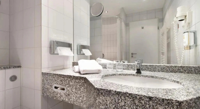 Четырёхместный полулюкс SORAT Hotel Cottbus