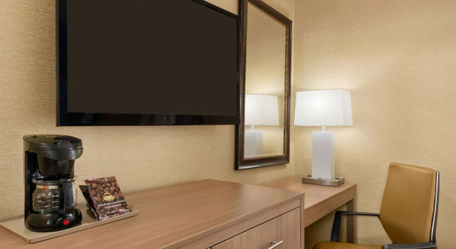Days Inn - Long Island City