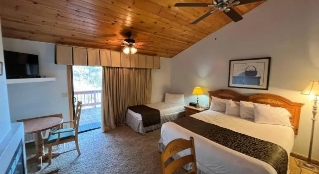 Whispering Pines Lodge