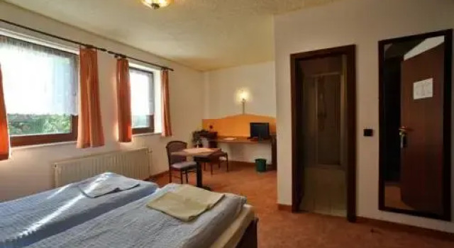 Gasthof Fuchsbergklause, Rezervați Hotel Klotzsche Dresda