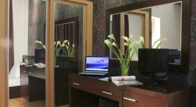 Трёхместный номер Standard с балконом Galaxy Art Hotel