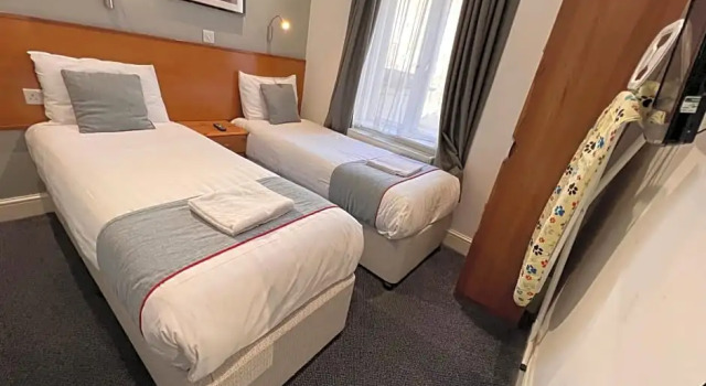 Четырёхместный номер Standard Apollo Hotel Kings Cross