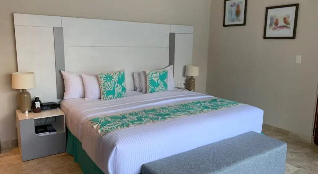 Люкс с видом на бассейн Xaha Villas Suites & Golf Resort