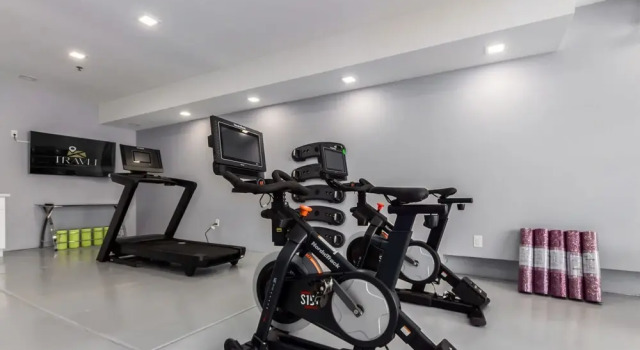 Апартаменты Heart of Old Town Full GYM Walkable to Everything