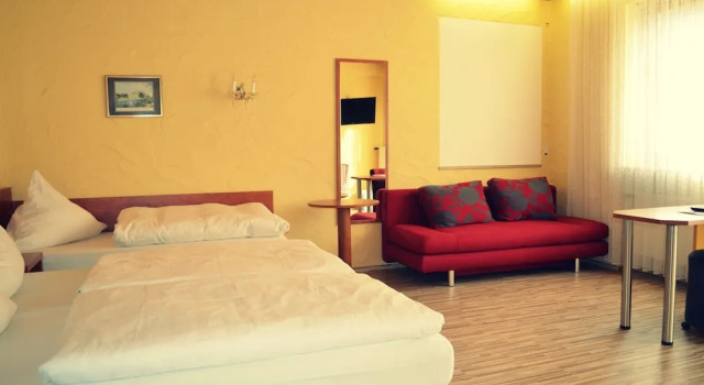 Кровать в общем номере ROTHSEE Hotel