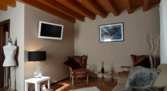 Полулюкс Цокольный этаж Luxury Suite Sirmione