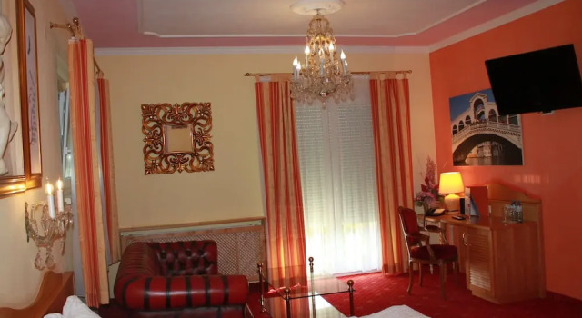 City Hotel Neunkirchen, Book Hotel Hotels in Neunkirchen with Parking, Parking