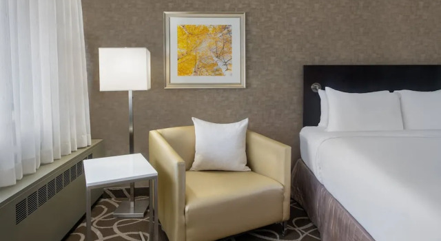 Четырёхместный номер Premium Crowne Plaza Kitchener-Waterloo by IHG