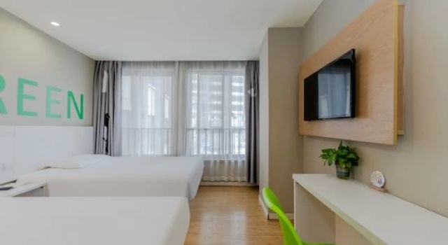 Трёхместный люкс Motel (The Bund, Qipu Road, Tiantong Road Metro Station)