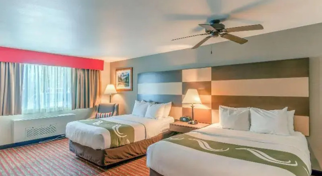 Четырёхместный номер Standard Quality Inn near Rocky Mountain National Park