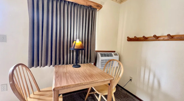 Трёхместный номер Standard с балконом Beartooth Hideaway Inn & Cabins