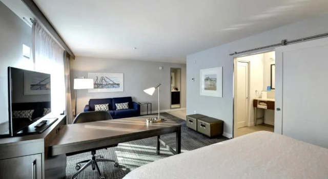 Люкс Executive Hampton Inn & Suites by Hilton Quebec City Levis