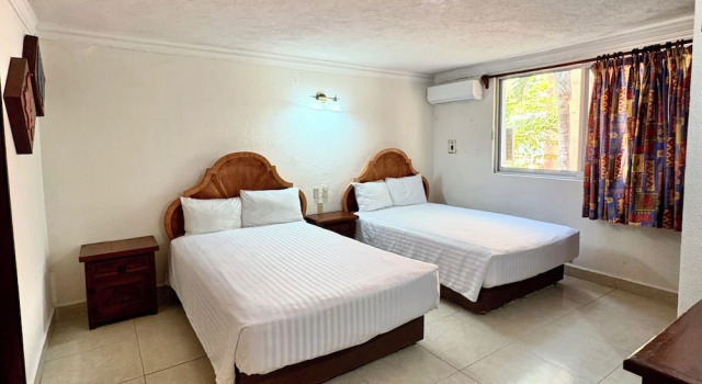 Четырёхместный номер Standard с балконом Suites Cancun Center