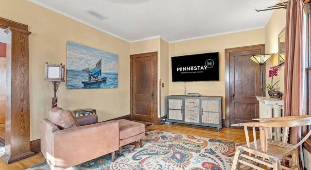 Urban Retreat, Varaa Huoneisto Hotellit Minnesota pysäköinnillä, Pysäköinti