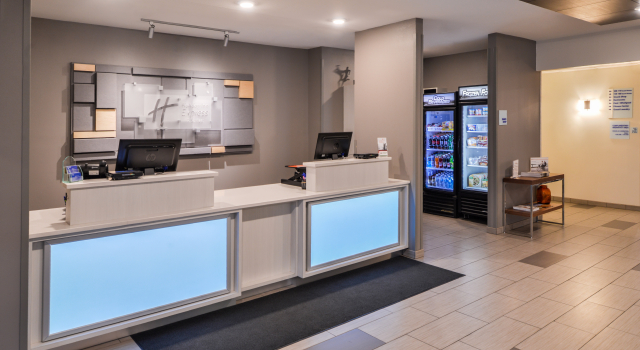 Holiday Inn Express Hotel & Suites Sioux Falls At Empire Mall by IHG, Забронировать Отель Сиу-Фолс штат Южная Дакота