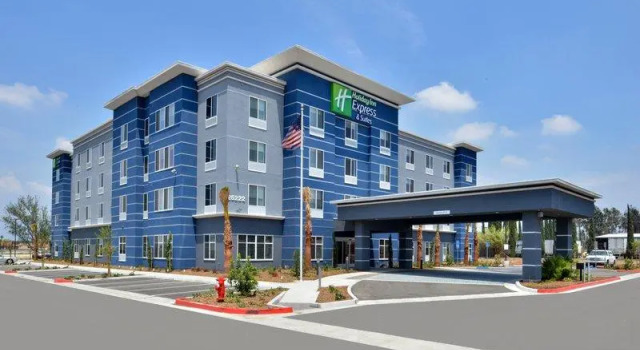 Кровать в общем номере Holiday Inn Express Hotels & Suites Loma Linda by IHG