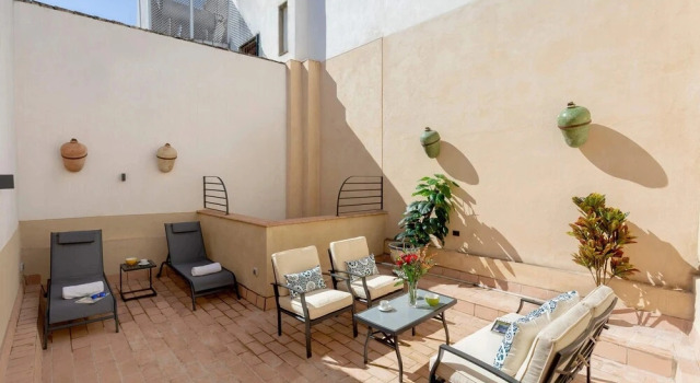 Коттедж Exclusive Apartment Near Cathedral Rodrigo Caro IV