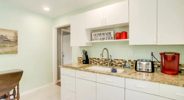 Коттедж Cozy Shenandoah Home < 2 Mi to The Woodlands Mall!