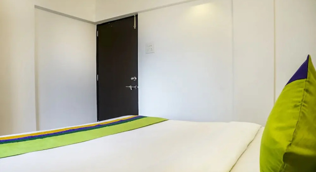 Двухместный номер Deluxe с балконом Treebo Luxe Suite, Shivaji Nagar