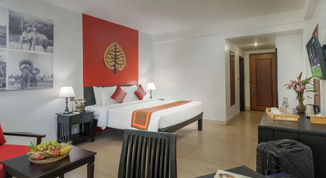 Номер Deluxe с балконом и с видом на бассейн Отель Pandora Suite D'Angkor