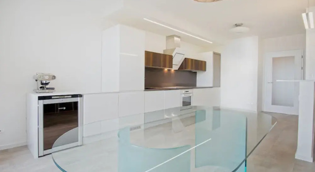 Luxurious apart.with swimming pool, Забронировать Отель Отели Праги с парковкой, рядом с Намести Миру, Парковка