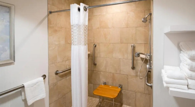 Двухместный номер Accessible Hampton Inn & Suites South Park at Phillips Place