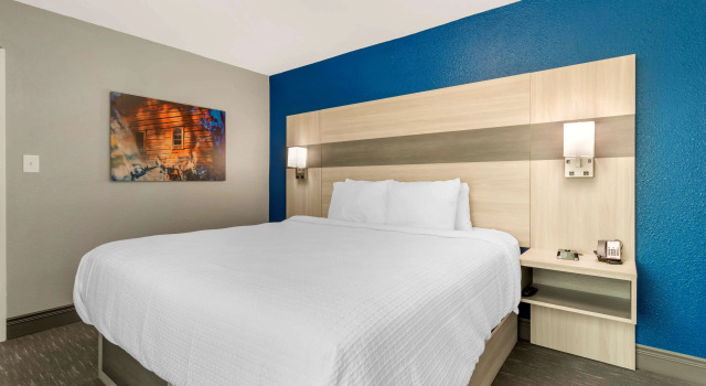 Двухместный люкс Best Western Plus Cleveland Inn & Suites