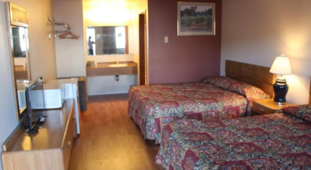 Четырёхместный номер Standard Silver Sands Motel