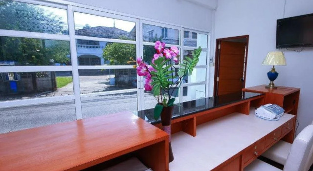 Chonlapan Place(ชลพรรณเพลส), Varaa Hotelli Hotellit North-Eastern Thailand pysäköinnillä, Pysäköinti