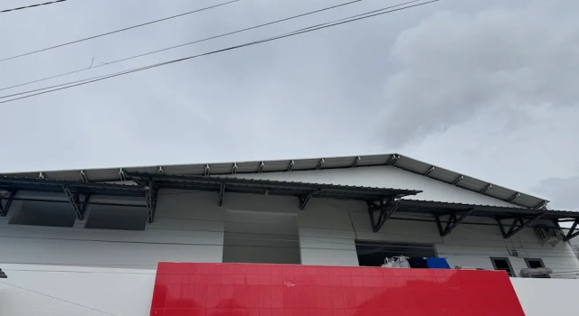 OYO 93858 Kost Reski 2 Near Tugu Perbatasan Takalar - Gowa, Prenota Hotel Hotel a Sulawesi con parcheggio, Parcheggio