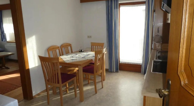 Bauernhof Kuen, Rezerwuj Hotel Hotele w Tyrol z parkingiem, Parking