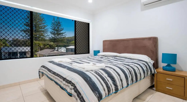 Апартаменты Deluxe Sandrift Beachfront Apartments