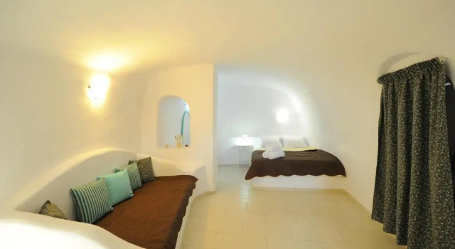 Апартаменты Manias Fira Residences