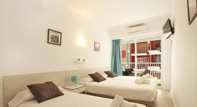 Трёхместный номер Standard с балконом Hotel Boogaloo
