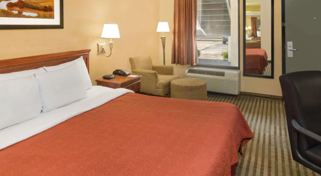 Двухместный люкс Howard Johnson by Wyndham Chattanooga Lookout Mountain I-24