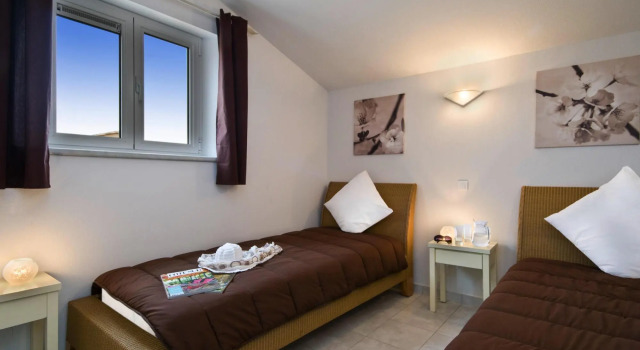 Terraced house with air conditioning in the residence Le Clos des Oliviers