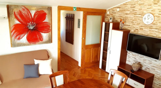 Apartments Bosiljka, Varaa Huoneisto Hotellit Kvarner Islands uima-altaalla, Uima-allas