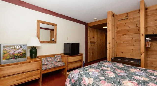 Четырёхместный номер Standard Snowy Owl Inn