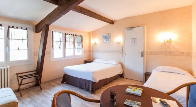 Семейный номер Standard Logis Hôtel Les Cimes