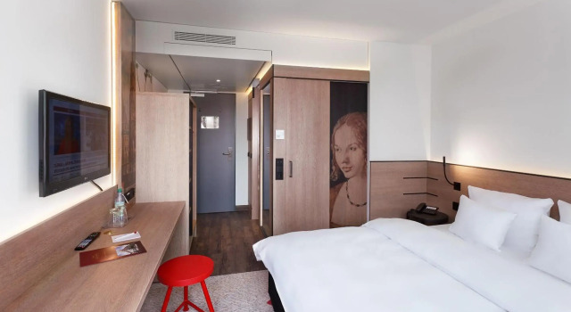 Sorat Hotel Saxx Nürnberg, Забронировать Отель Отели Нюрнберга с парковкой, рядом с Городской музей Фембохаус, Парковка