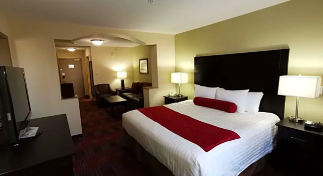 Люкс с 2 комнатами Best Western Plus Red Deer Inn & Suite